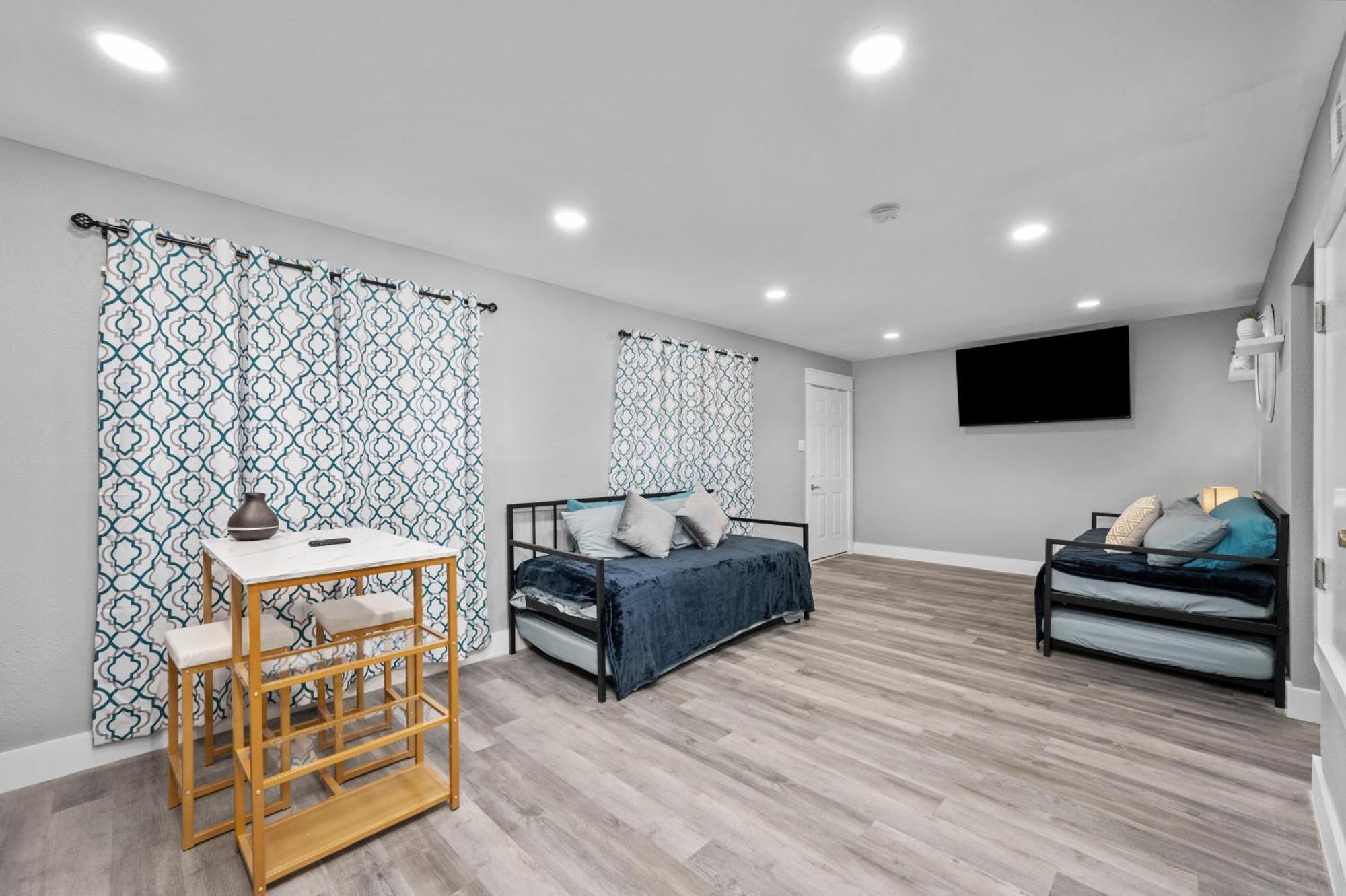 Comfortable 2Br Apt In Vibrant Houston Heights Екстериор снимка