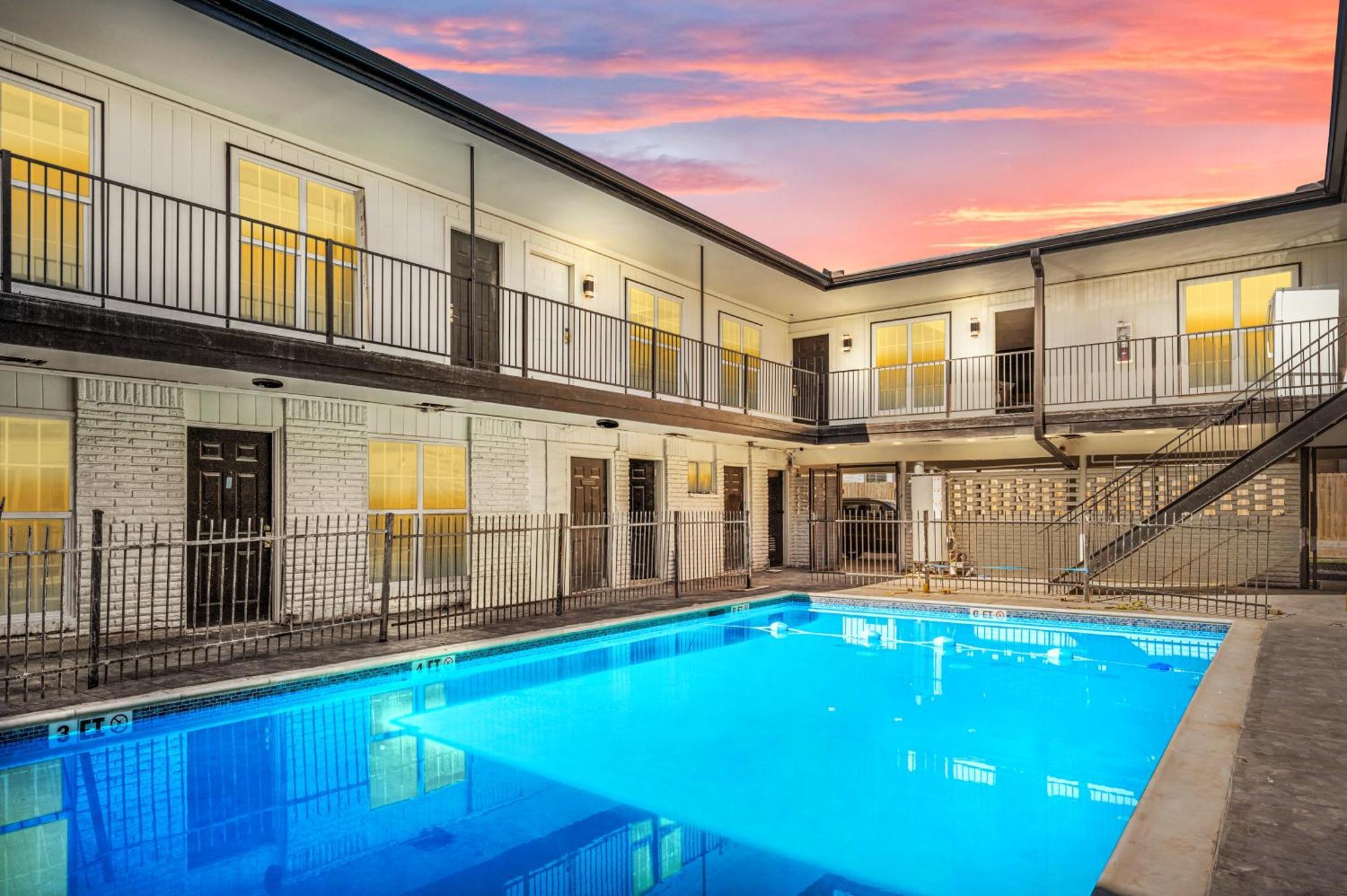 Comfortable 2Br Apt In Vibrant Houston Heights Екстериор снимка